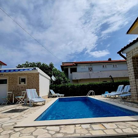 Ara-Zarok Villa Baska  Exterior photo